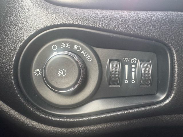 2023 Jeep Renegade Trailhawk - 22911666 - 16