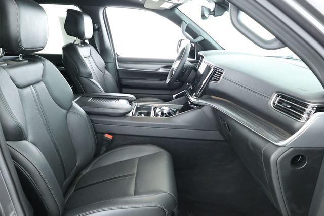 2023 Jeep Wagoneer Series II 4x4 with Premium Group - 22925267 - 23