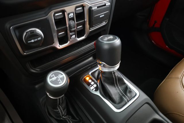 2023 Jeep Wrangler 4xe Sahara 4x4 with 3-Piece Hardtop & Cold Weather Group - 22911347 - 13