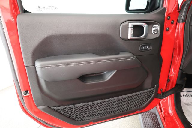 2023 Jeep Wrangler 4xe Sahara 4x4 with 3-Piece Hardtop & Cold Weather Group - 22911347 - 7