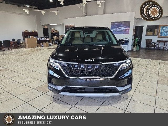 2023 Kia Carnival EX's photo