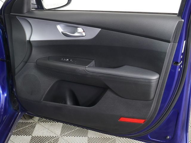 2023 Kia Forte LXS IVT - 22921456 - 21