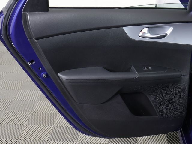 2023 Kia Forte LXS IVT - 22921456 - 22