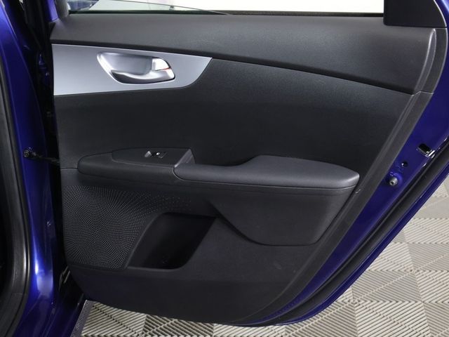 2023 Kia Forte LXS IVT - 22921456 - 23
