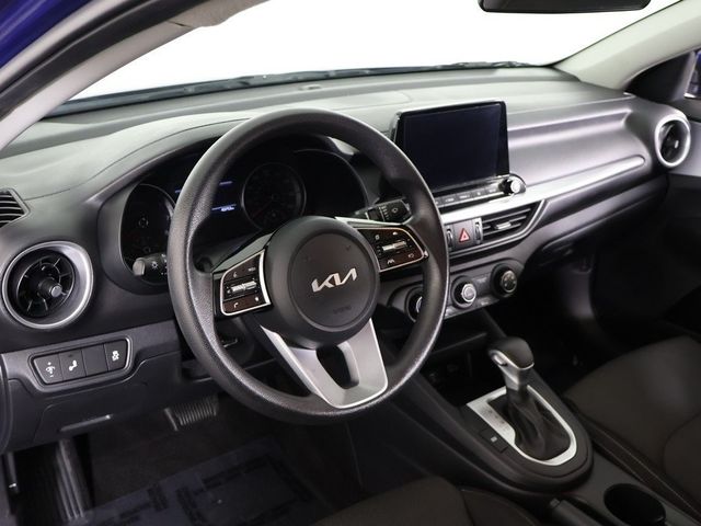 2023 Kia Forte LXS IVT - 22921456 - 24