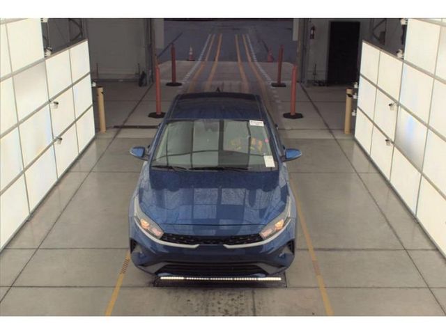 2023 Kia Forte LXS IVT - 22921456 - 2
