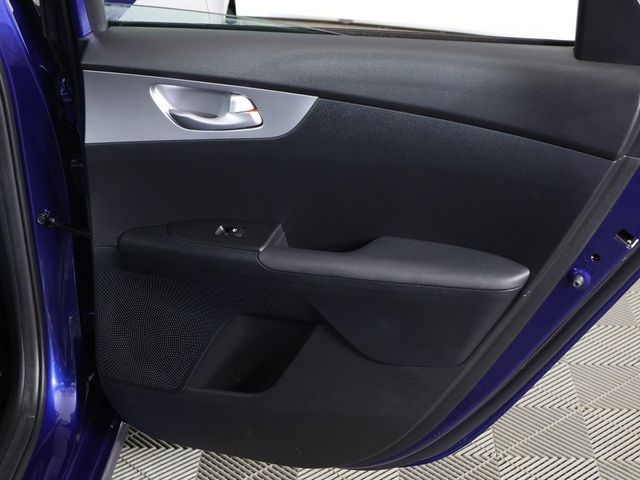 2023 Kia Forte LXS IVT - 22922170 - 23