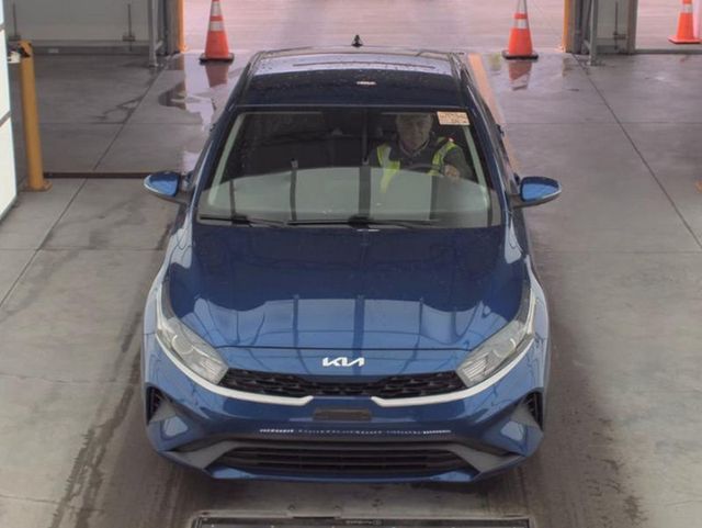 2023 Kia Forte LXS IVT - 22922170 - 2