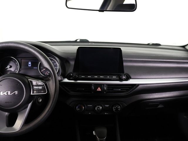 2023 Kia Forte LXS IVT - 22922170 - 32