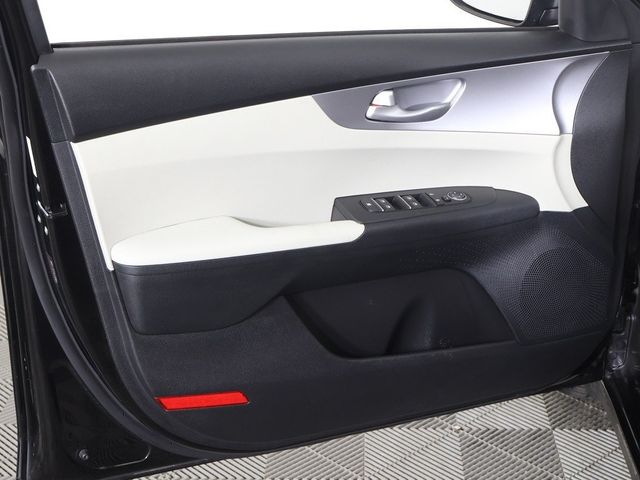 2023 Kia Forte LXS IVT - 22926079 - 19