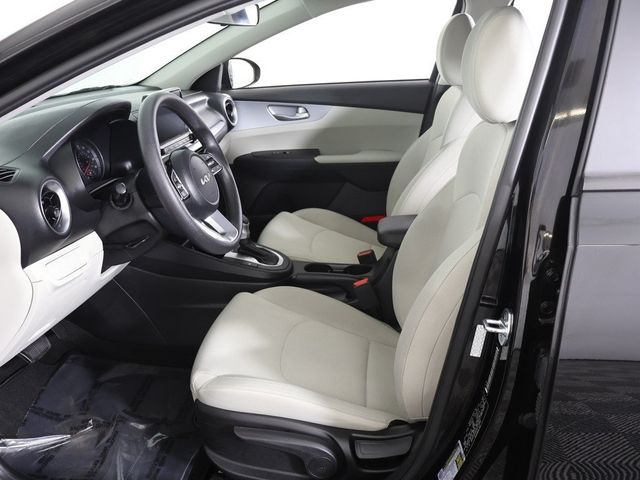 2023 Kia Forte LXS IVT - 22926079 - 25