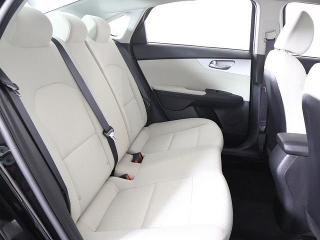 2023 Kia Forte LXS IVT - 22926079 - 30