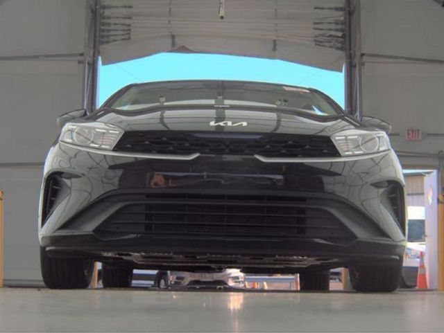 2023 Kia Forte LXS IVT - 22926079 - 3