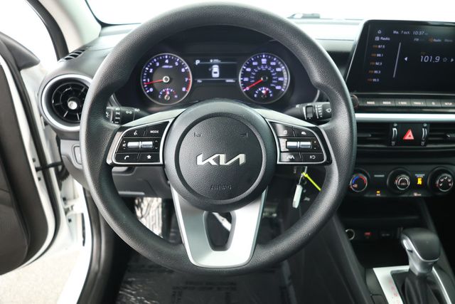 2023 Kia Forte LXS IVT - 22927998 - 10