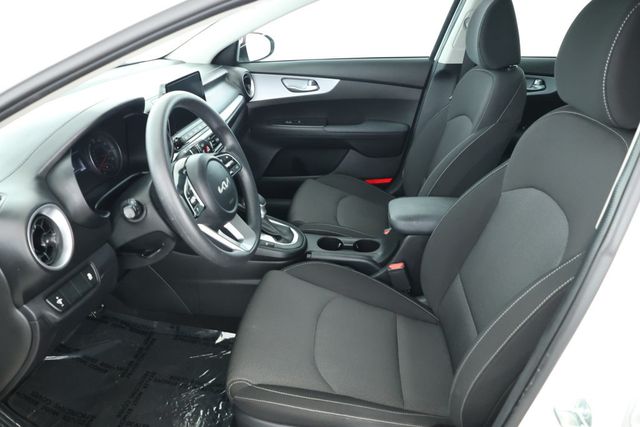 2023 Kia Forte LXS IVT - 22927998 - 17