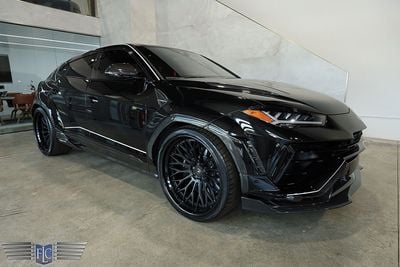 2023 Lamborghini Urus Performante's photo