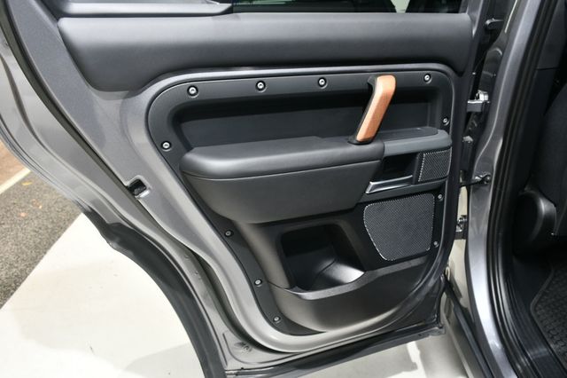 2023 Land Rover Defender 110 X AWD - 22931485 - 23