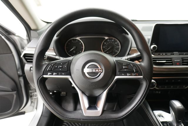 2023 Nissan Altima 2.5 SV Sedan - 22903539 - 13