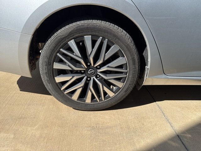 2023 Nissan Altima 2.5 SV Sedan - 22922474 - 19