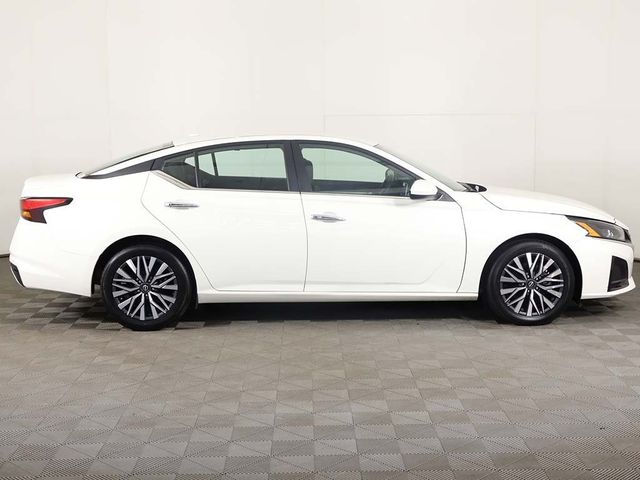 2023 Nissan Altima 2.5 SV Sedan - 22918099 - 14
