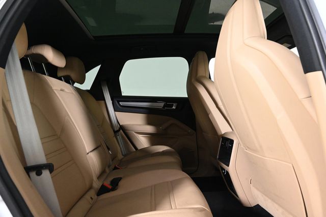 2023 Porsche Cayenne Platinum Edition - 22925199 - 19