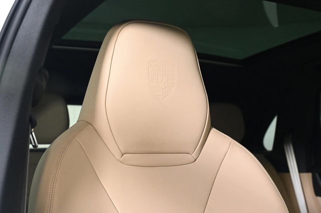 2023 Porsche Cayenne Platinum Edition - 22925199 - 21