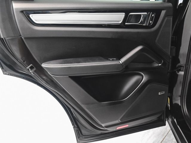 2023 Porsche Cayenne Platinum Edition - 22910725 - 11