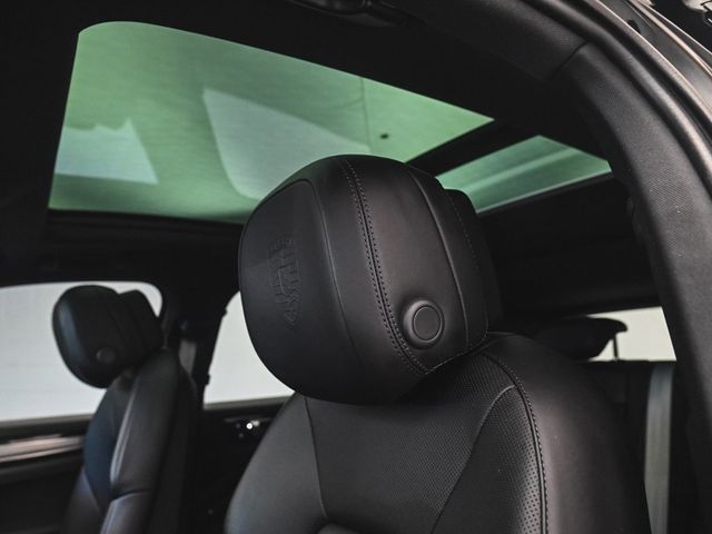 2023 Porsche Cayenne Platinum Edition - 22910725 - 26