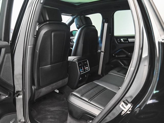 2023 Porsche Cayenne Platinum Edition - 22910725 - 28