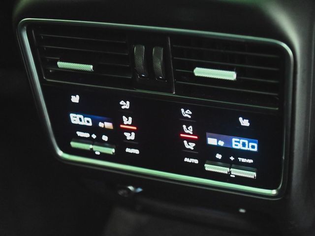2023 Porsche Cayenne Platinum Edition - 22910725 - 31