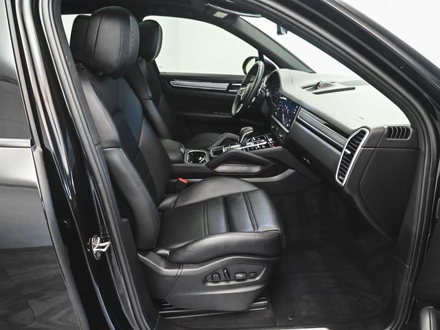 2023 Porsche Cayenne Platinum Edition - 22910725 - 32