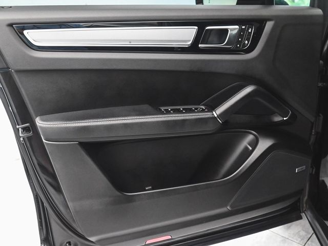 2023 Porsche Cayenne Platinum Edition - 22910725 - 7
