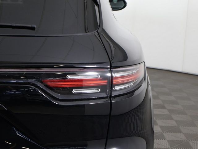 2023 Porsche Cayenne Platinum Edition - 22928362 - 18