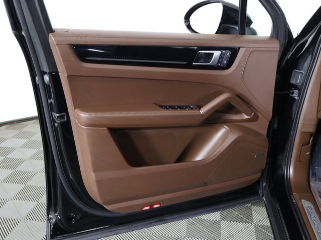 2023 Porsche Cayenne Platinum Edition - 22928362 - 26