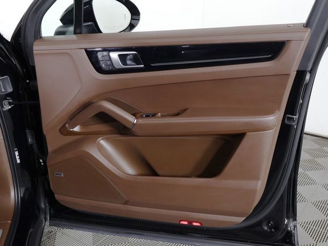 2023 Porsche Cayenne Platinum Edition - 22928362 - 27