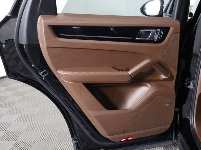 2023 Porsche Cayenne Platinum Edition - 22928362 - 28