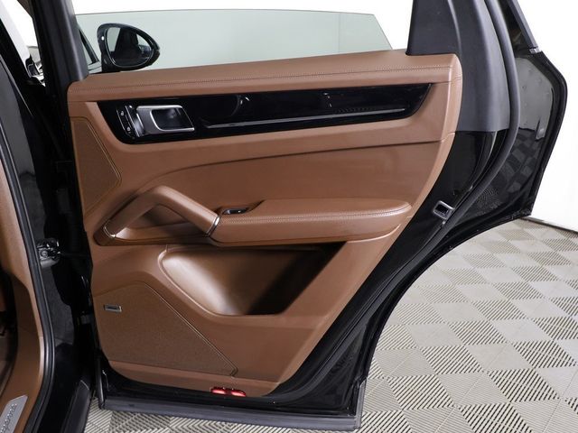 2023 Porsche Cayenne Platinum Edition - 22928362 - 29
