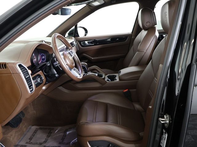 2023 Porsche Cayenne Platinum Edition - 22928362 - 32
