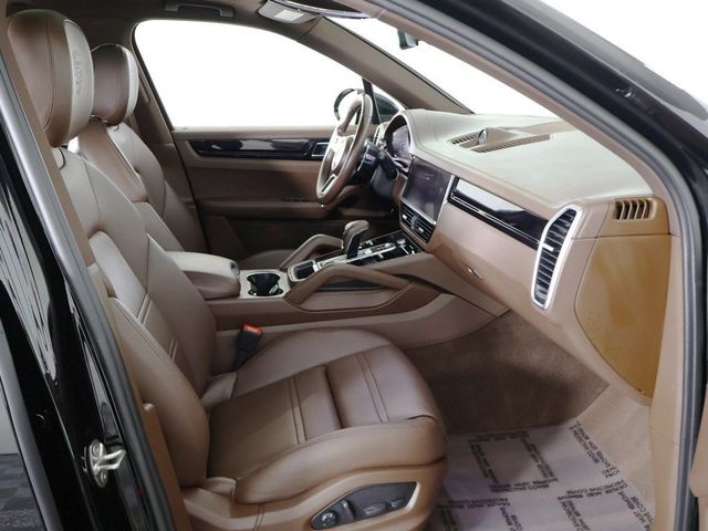2023 Porsche Cayenne Platinum Edition - 22928362 - 33