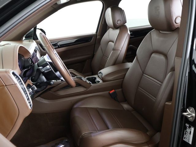 2023 Porsche Cayenne Platinum Edition - 22928362 - 34