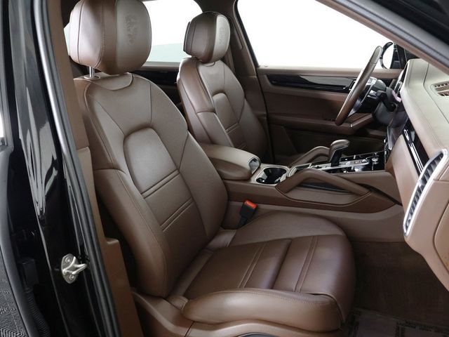 2023 Porsche Cayenne Platinum Edition - 22928362 - 35