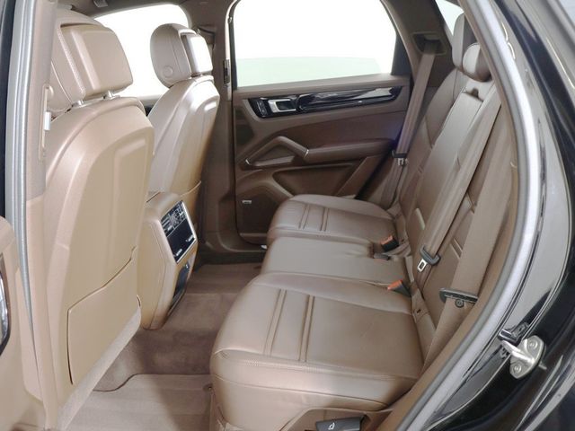 2023 Porsche Cayenne Platinum Edition - 22928362 - 38