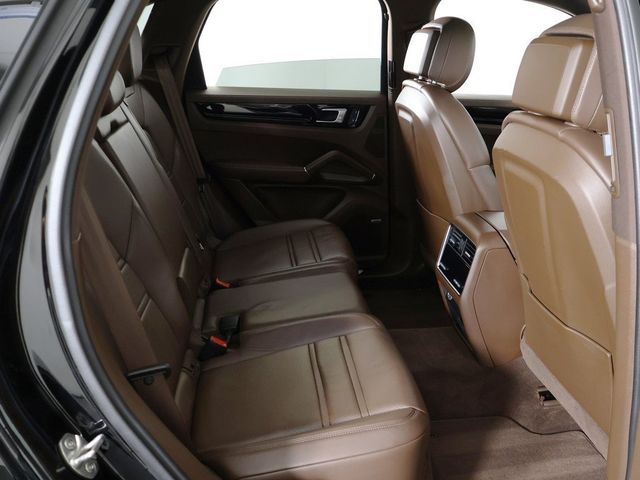 2023 Porsche Cayenne Platinum Edition - 22928362 - 39
