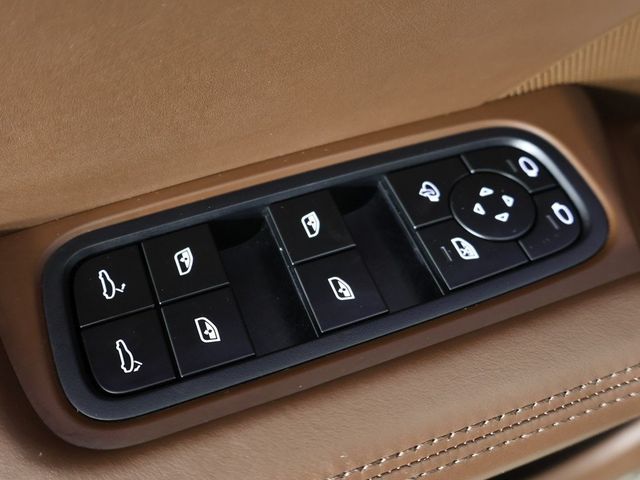 2023 Porsche Cayenne Platinum Edition - 22928362 - 41