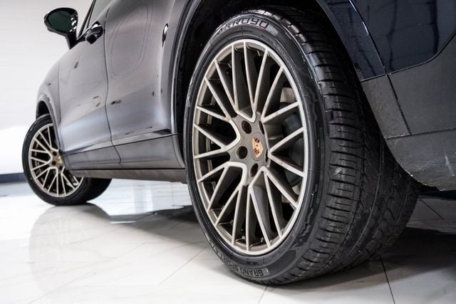 2023 Porsche Cayenne Platinum Edition Coupe - 22890406 - 9