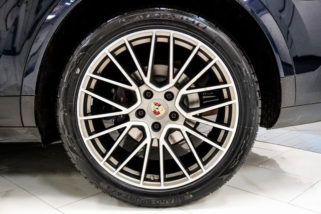 2023 Porsche Cayenne Platinum Edition Coupe - 22890406 - 10