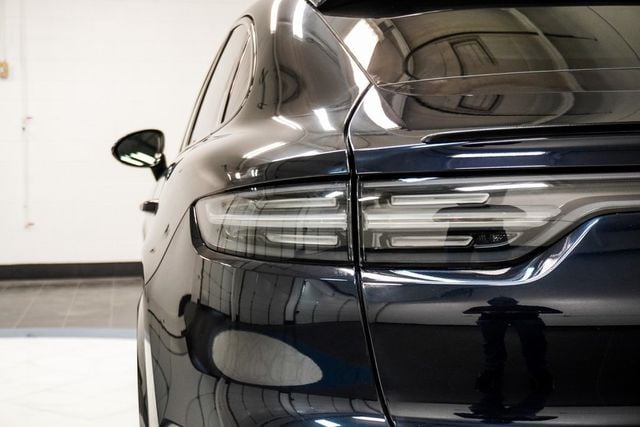 2023 Porsche Cayenne Platinum Edition Coupe - 22890406 - 13