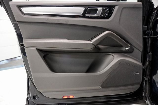 2023 Porsche Cayenne Platinum Edition Coupe - 22890406 - 37