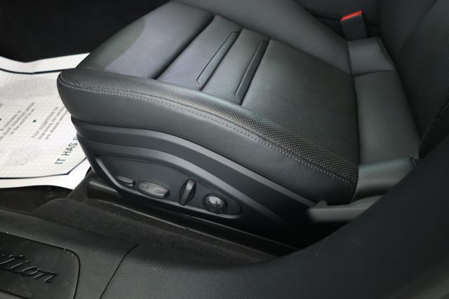 2023 Porsche Panamera 4 E-Hybrid Platinum Edition AWD w/ 21'' Wheels & Rear 2+1 Seats - 22906979 - 9