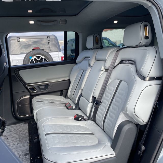 2023 Rivian R1S Adventure/OuadMotor/LargePack/AdaptiveCruiseControl/BlindSpot - 22937609 - 10